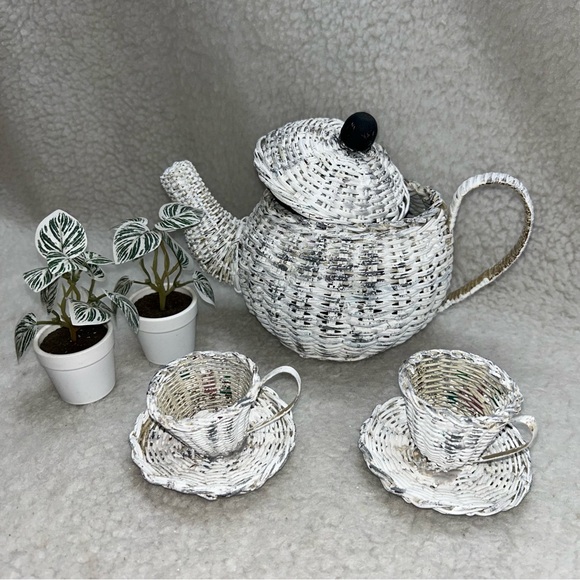 Wicker teapot and 2 cups attached to saucers Vintage 9.5" shabby chic cottage - Picture 2 of 12